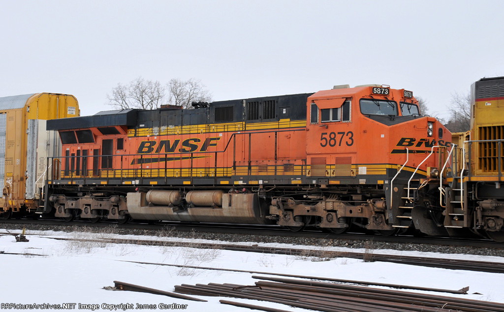 BNSF 5873